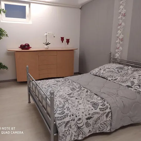 Διαμέρισμα Park Villa Ferienwohnung Mit Pool, Jacuzzi Und 3 Schlafzimmer