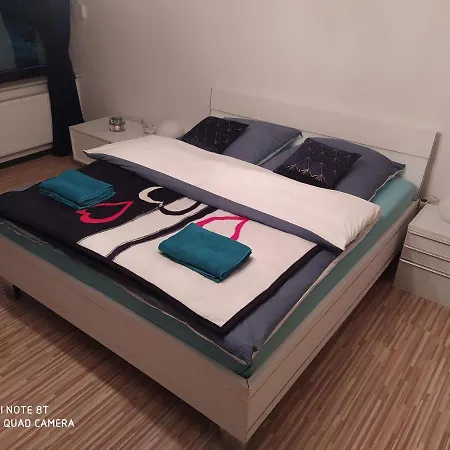 Park Villa Ferienwohnung Mit Pool, Jacuzzi Und 3 Schlafzimmer *