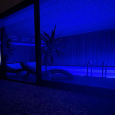 Park Mit Pool, Jacuzzi Und 3 Schlafzimmer *