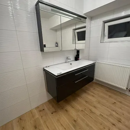 Park Mit Pool, Jacuzzi Und 3 Schlafzimmer