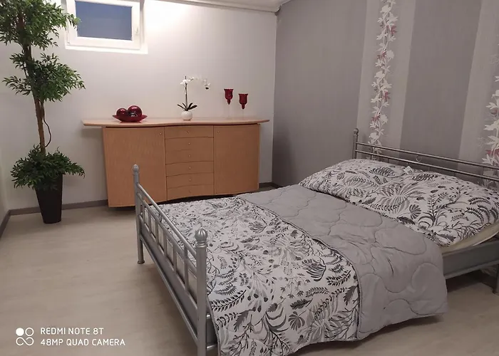 Διαμέρισμα Park Villa Ferienwohnung Mit Pool, Jacuzzi Und 3 Schlafzimmer