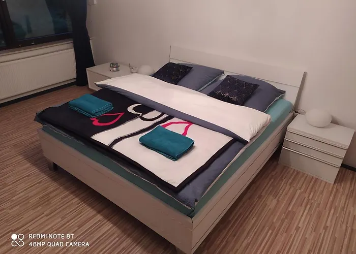 Park Villa Ferienwohnung Mit Pool, Jacuzzi Und 3 Schlafzimmer *